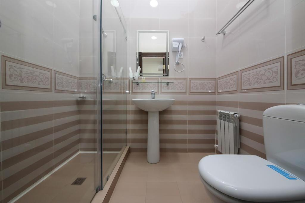 Hotel Globus Tashkent Ngoại thất bức ảnh
